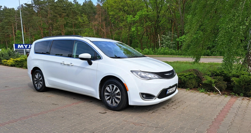 Chrysler Pacifica cena 99999 przebieg: 133000, rok produkcji 2020 z Warszawa małe 704